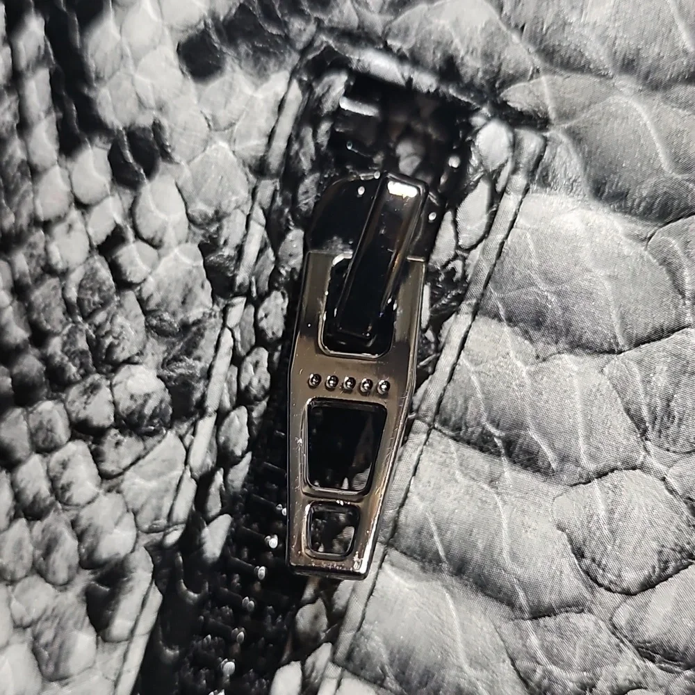 Blank NYC Faux Snakeskin Jacket Size Small - Picture 6 of 11